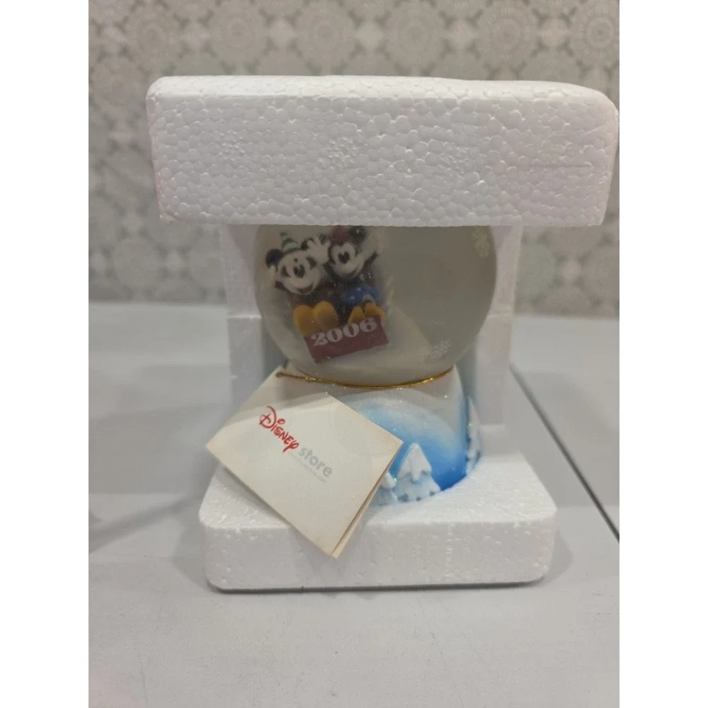 Disney Mickey Minnie Mouse‎ 2006 Christmas Snow Globe with Box
